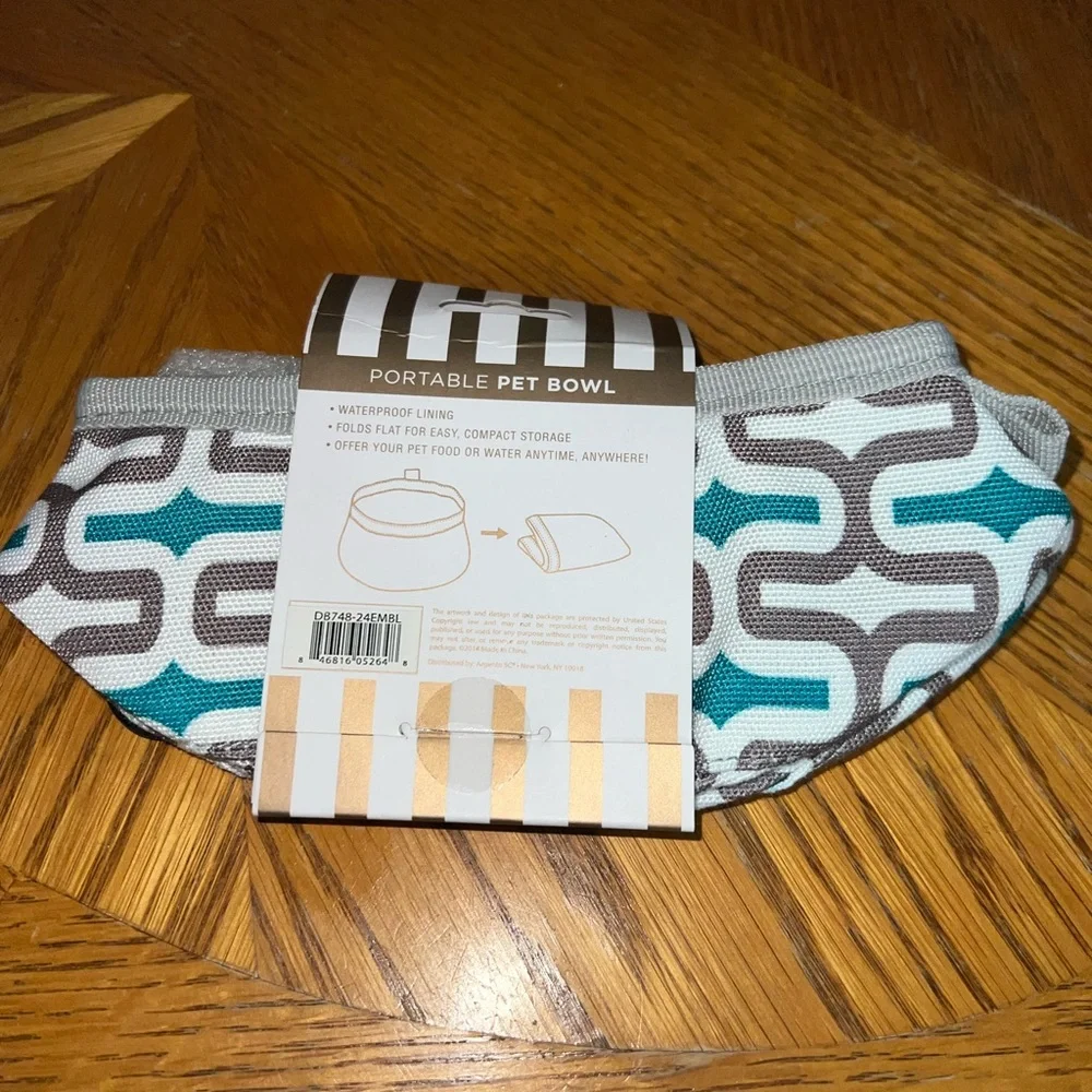 Furry Couture Portable Teal & Grey 24 OZ Pet Bowl NWT